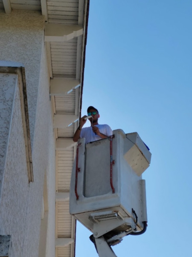 Habillage de dessous de toits en PVC à Grenoble et en Isère : Embellissez votre façade durablement